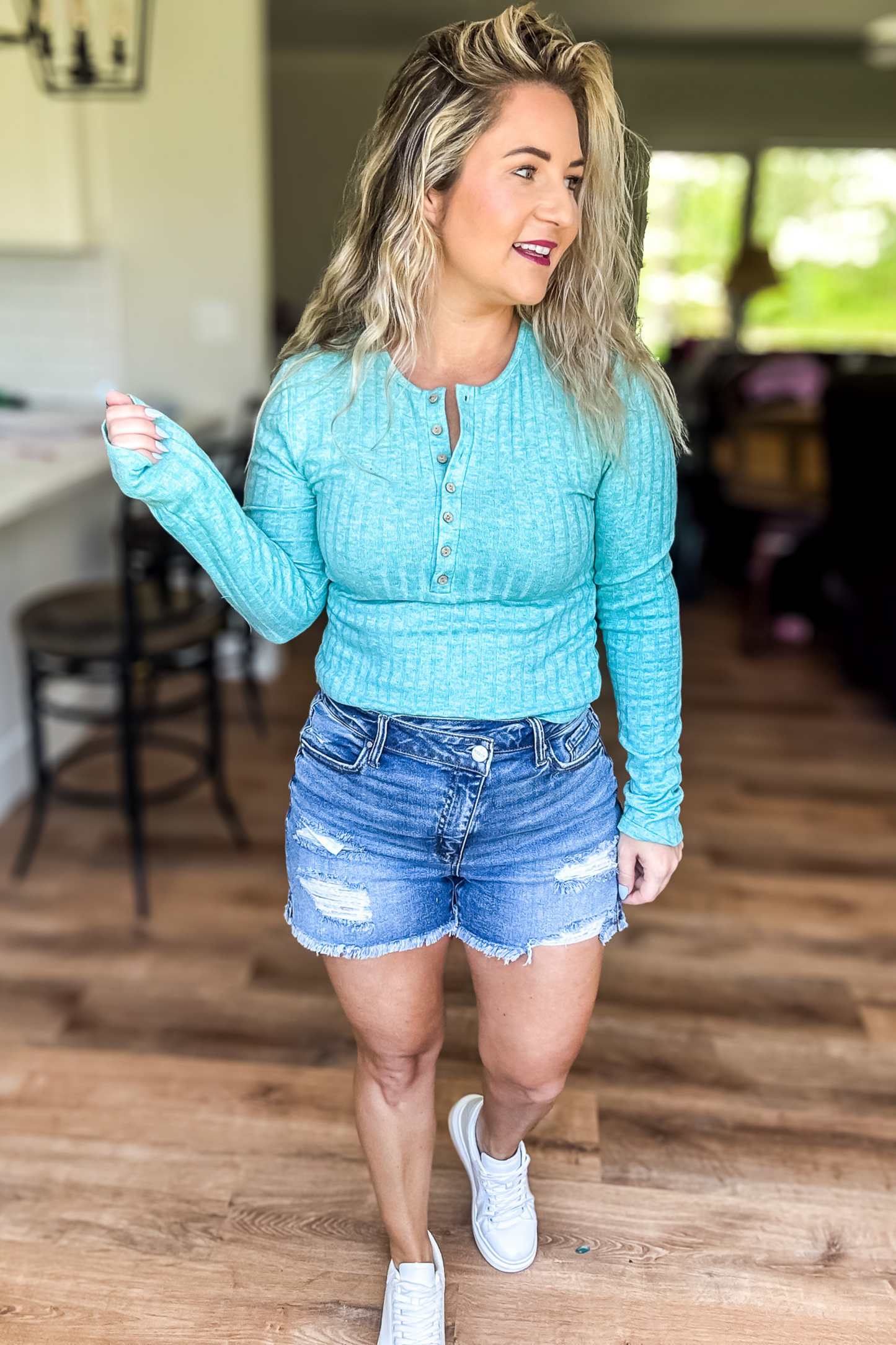 NO SUMMER BLUES - RIBBED LONG SLEEVE BUTTON TOP