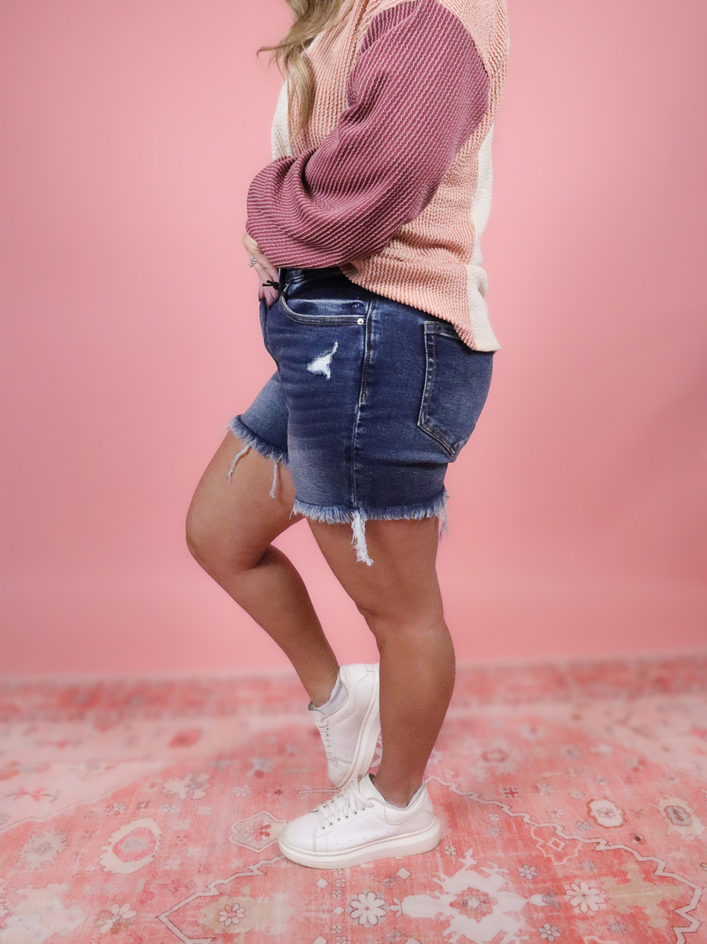 FRAYED HEM SEMI DISTRESSED DARK WASH DENIM SHORTS