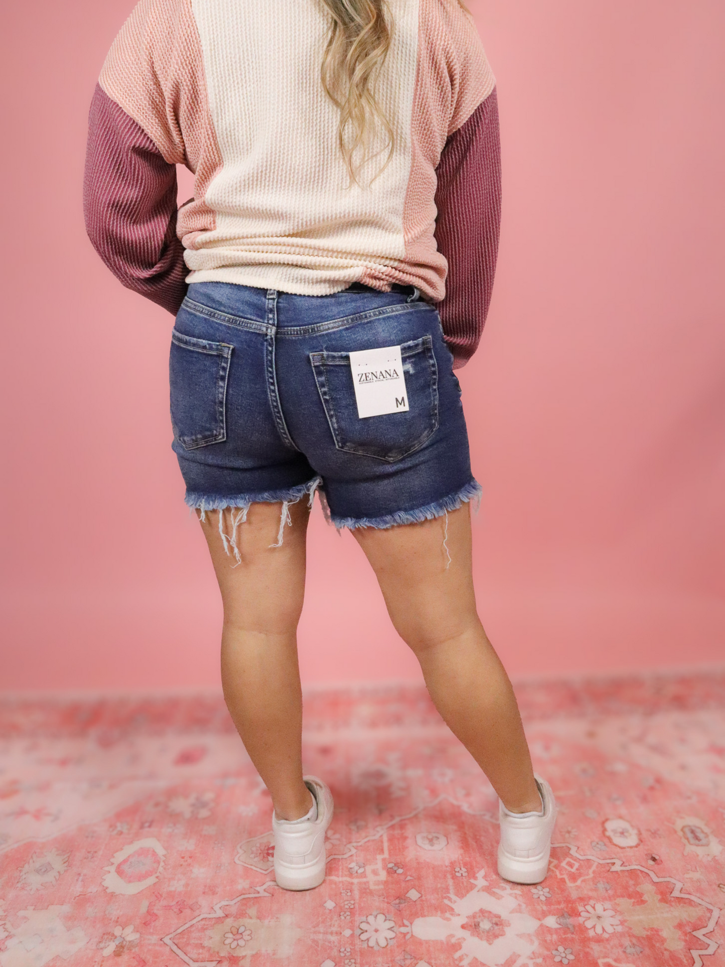 FRAYED HEM SEMI DISTRESSED DARK WASH DENIM SHORTS
