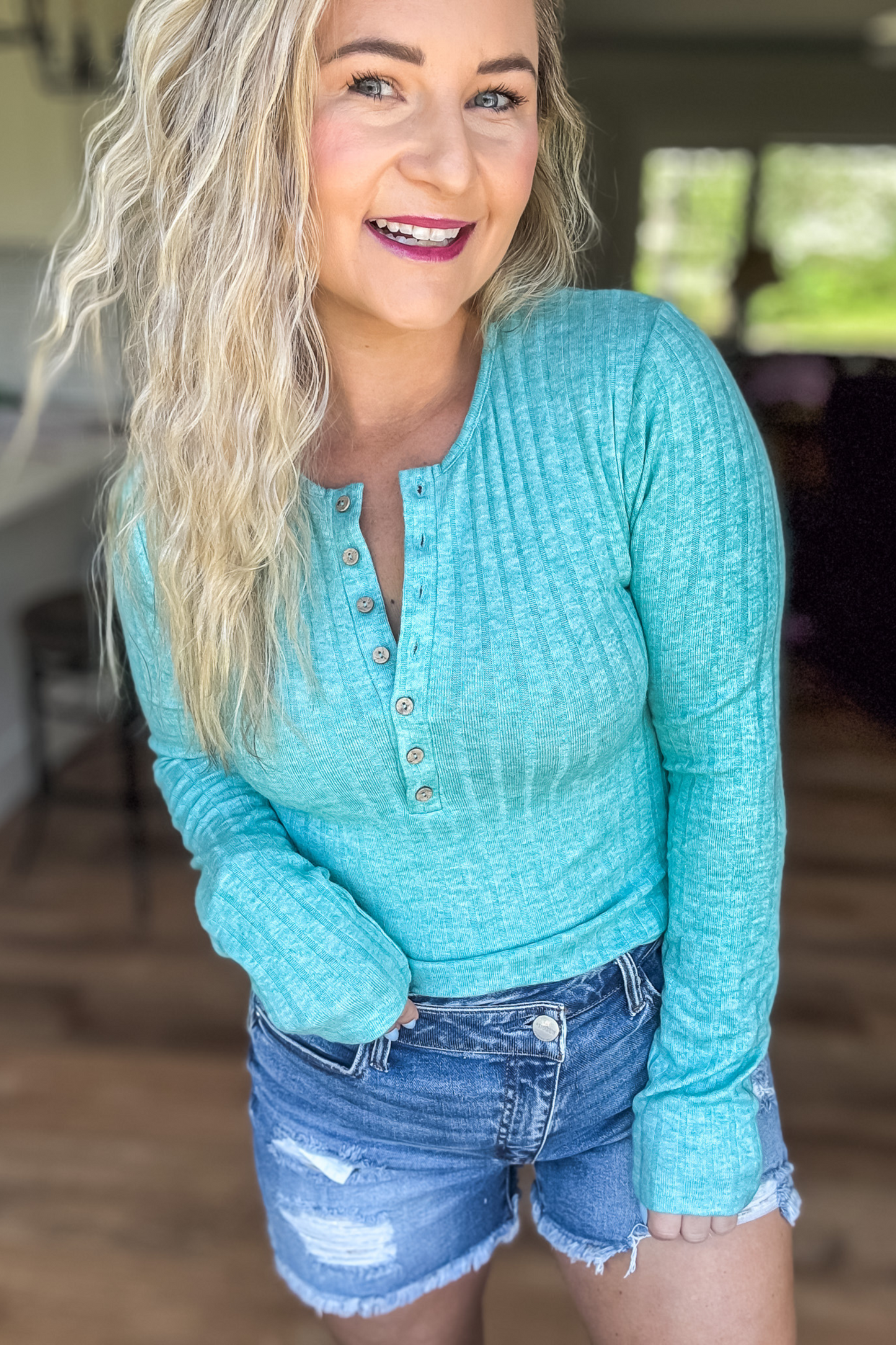 NO SUMMER BLUES - RIBBED LONG SLEEVE BUTTON TOP