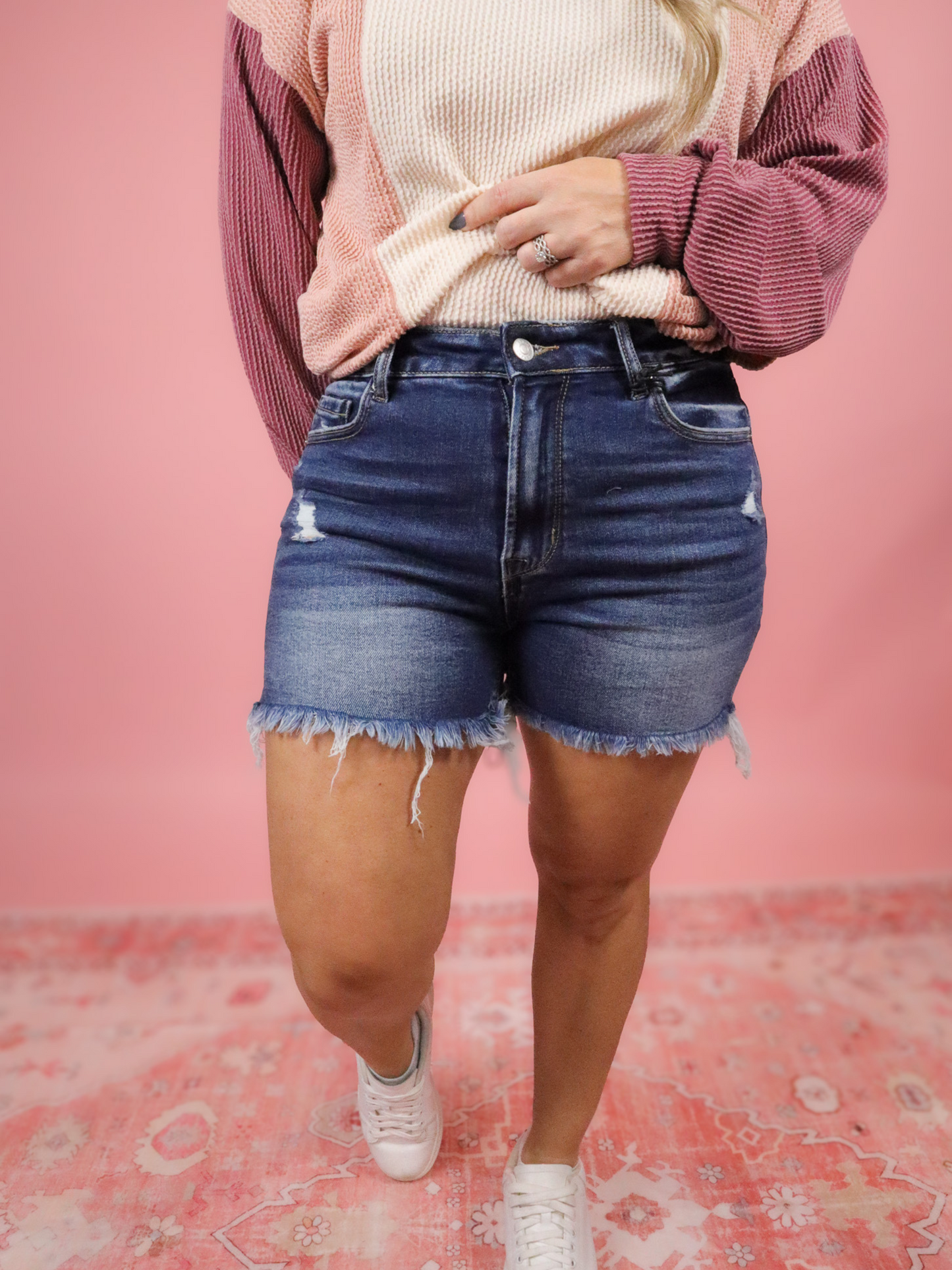 FRAYED HEM SEMI DISTRESSED DARK WASH DENIM SHORTS