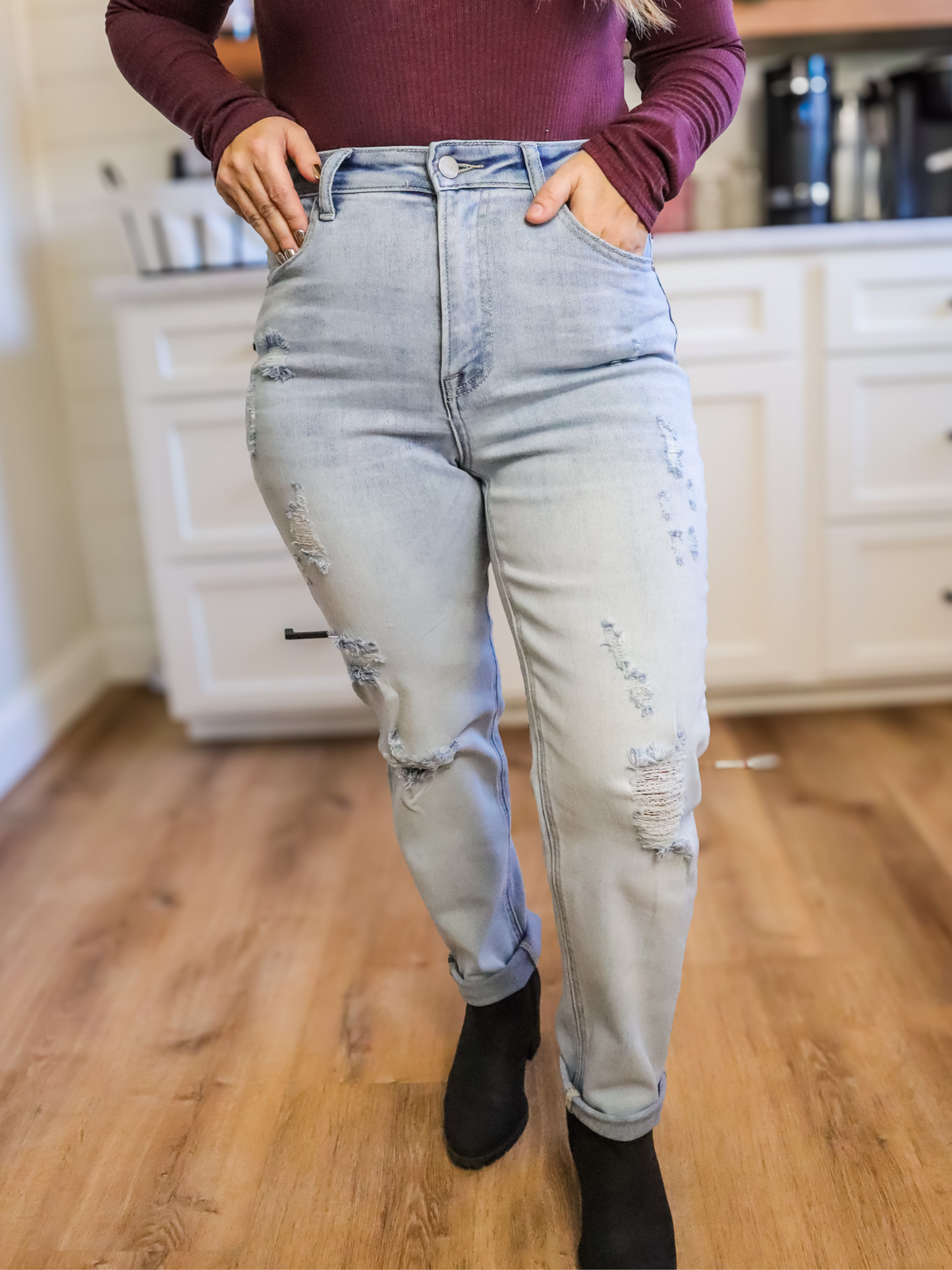 VANESSA HIGH RISE ANKLE RISEN JEANS