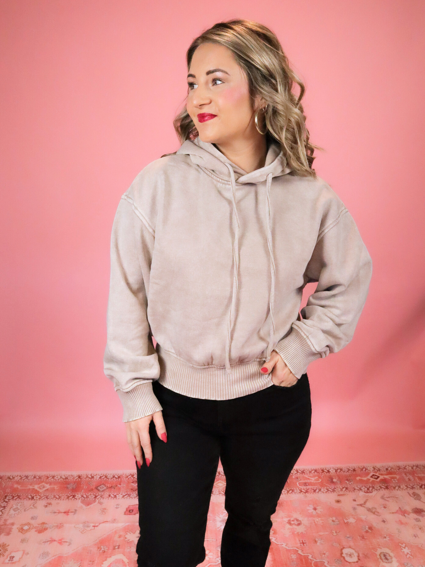 PASSING THROUGH ACID WASH SEMI CROP FLEECE HOODIE
