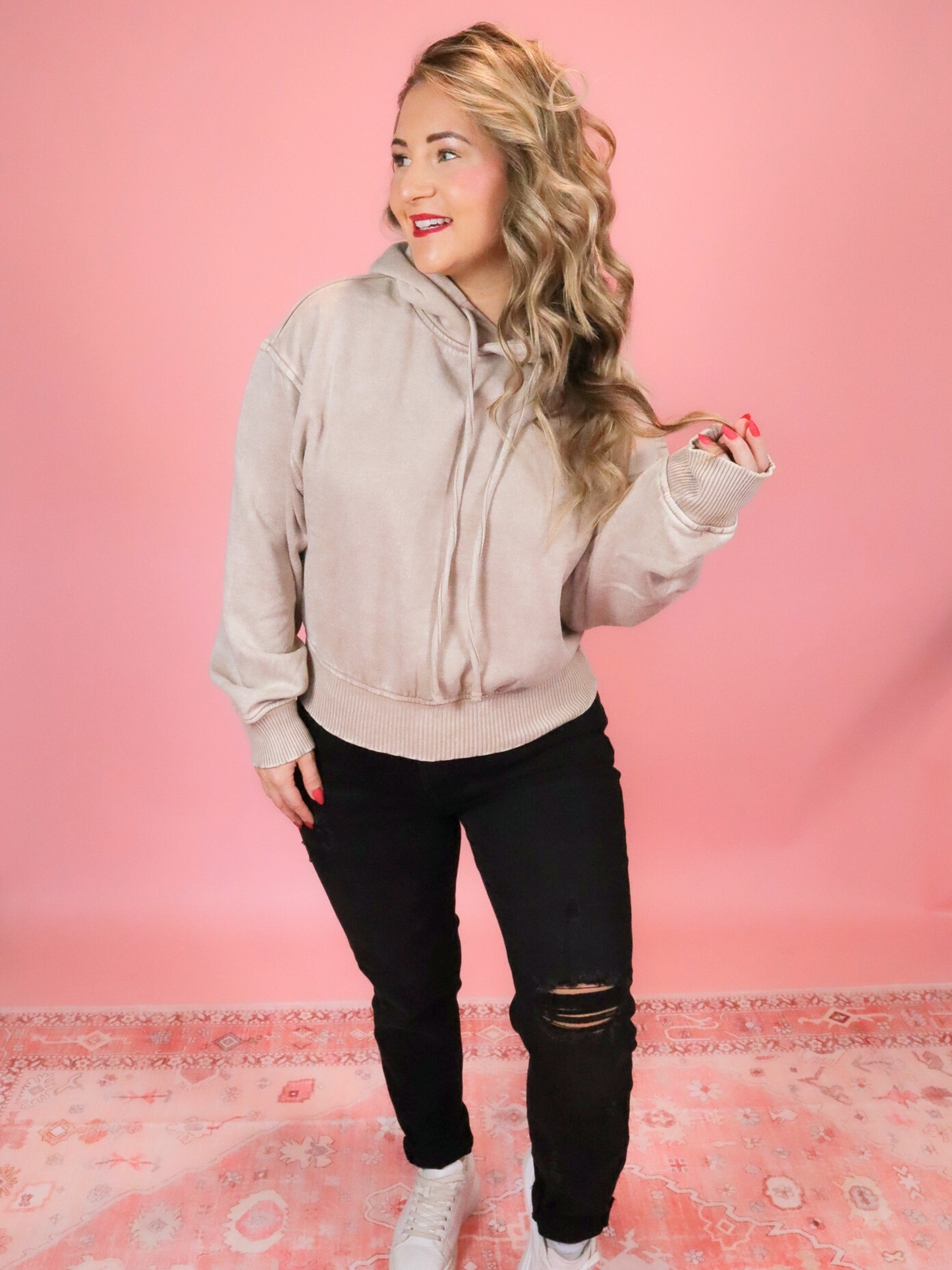 PASSING THROUGH ACID WASH SEMI CROP FLEECE HOODIE