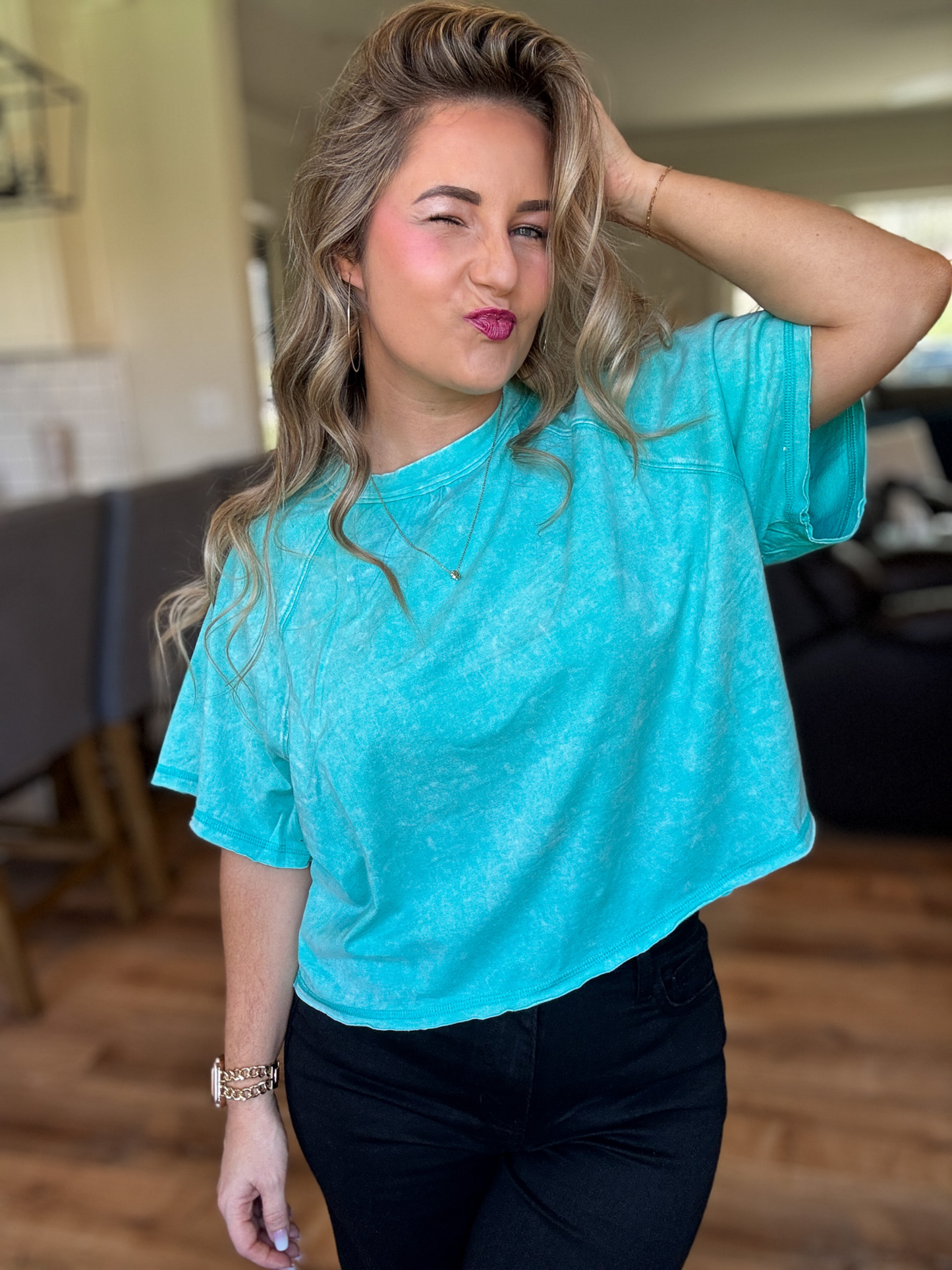 OCEAN WAVES ACID WASH SEMI-CROPPED BASIC TEE