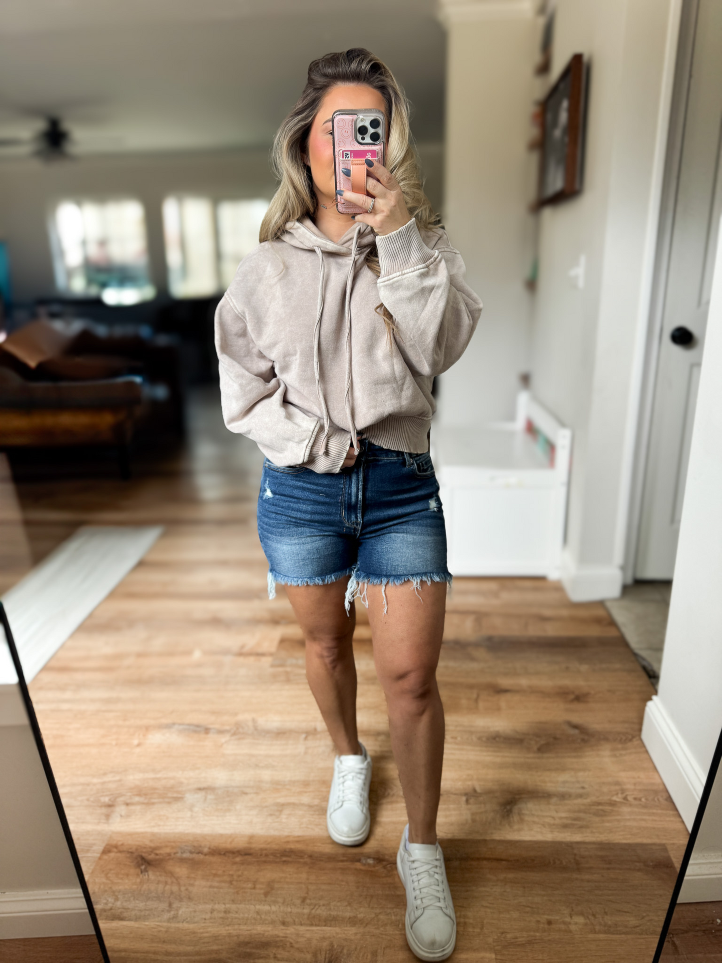 PASSING THROUGH ACID WASH SEMI CROP FLEECE HOODIE