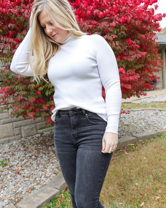 BACK TO THE BASICS WHITE TURTLENECK-FINAL SALE