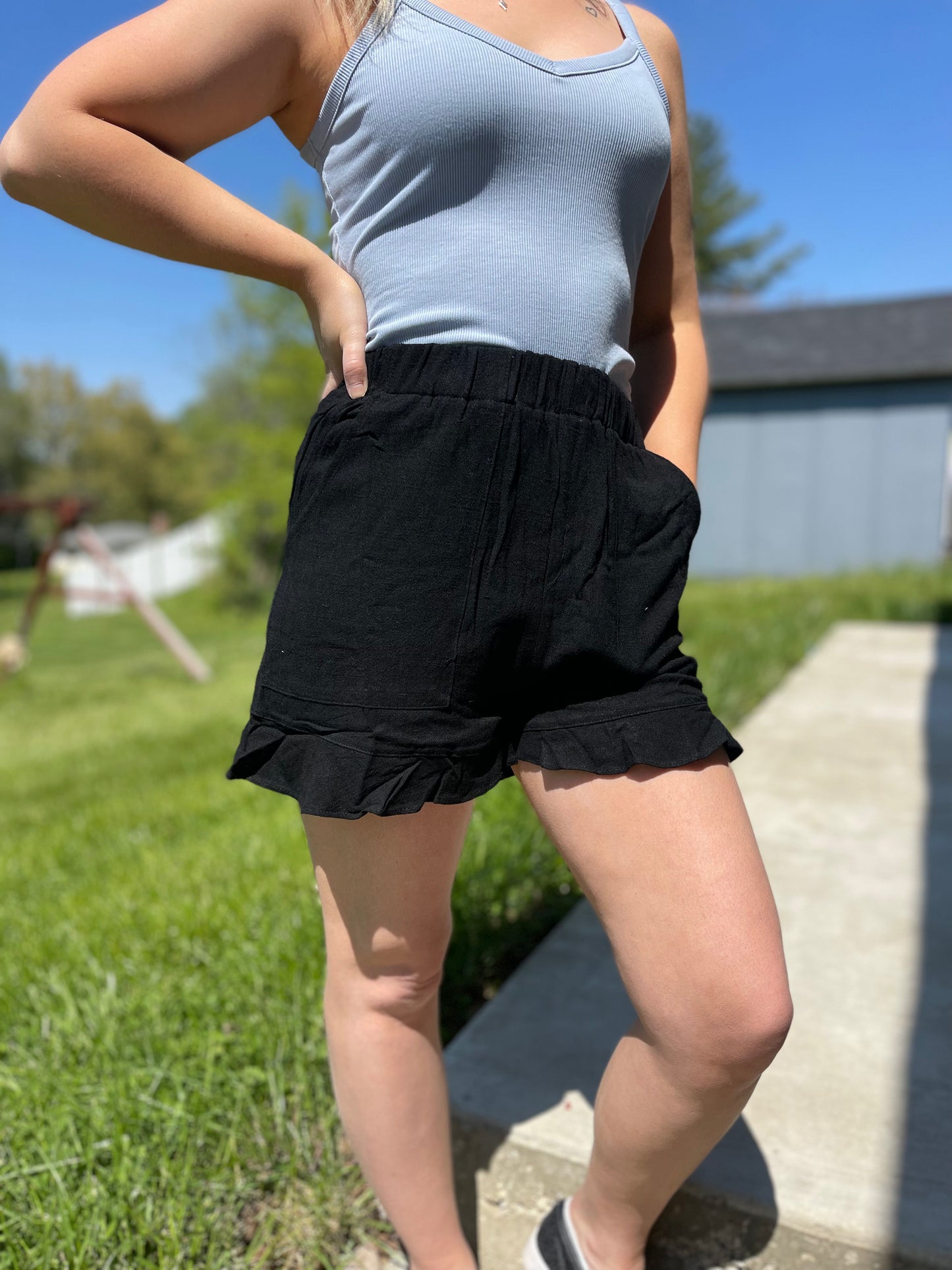ON THE GO ELASTIC SCALLOP LINEN SHORTS
