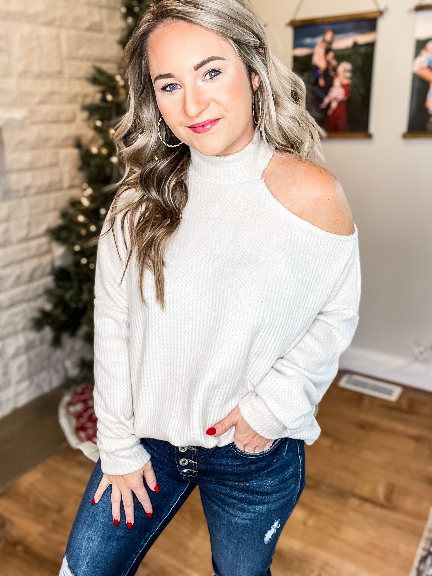 HEART STRINGS COLD SHOULDER TOP - FINAL SALE