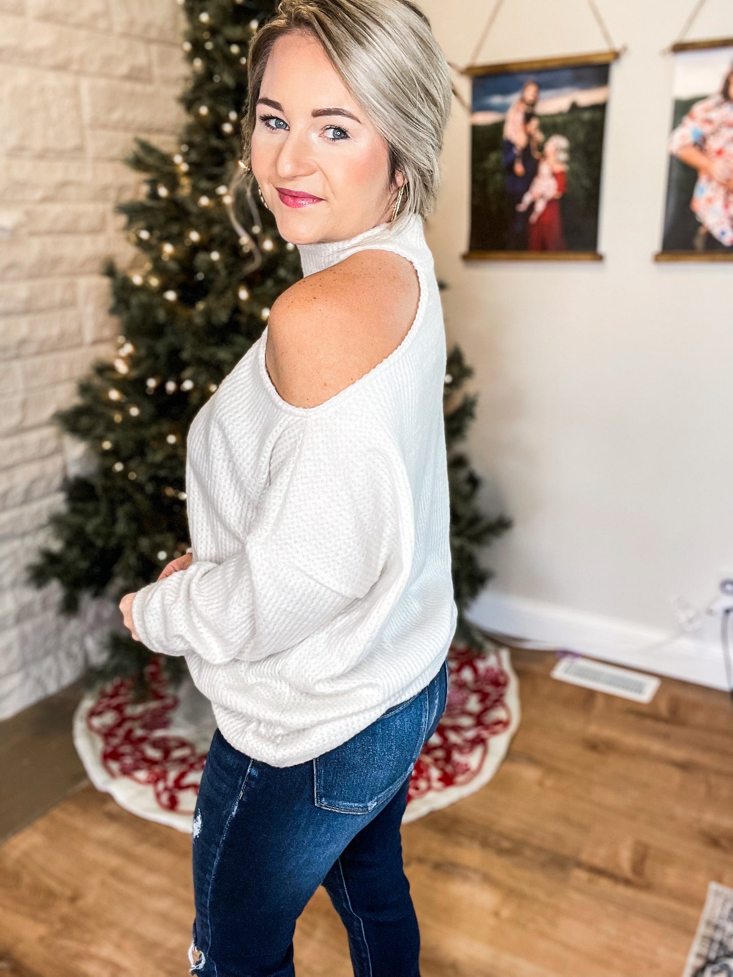 HEART STRINGS COLD SHOULDER TOP - FINAL SALE