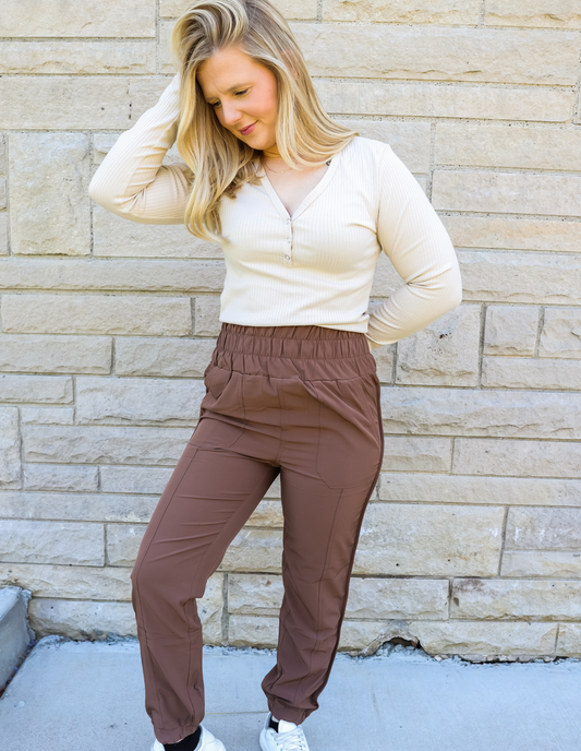 RESTOCK ON THE MOVE SMOCKED WAIST JOGGERS - CHESTNUT - FINAL SALE