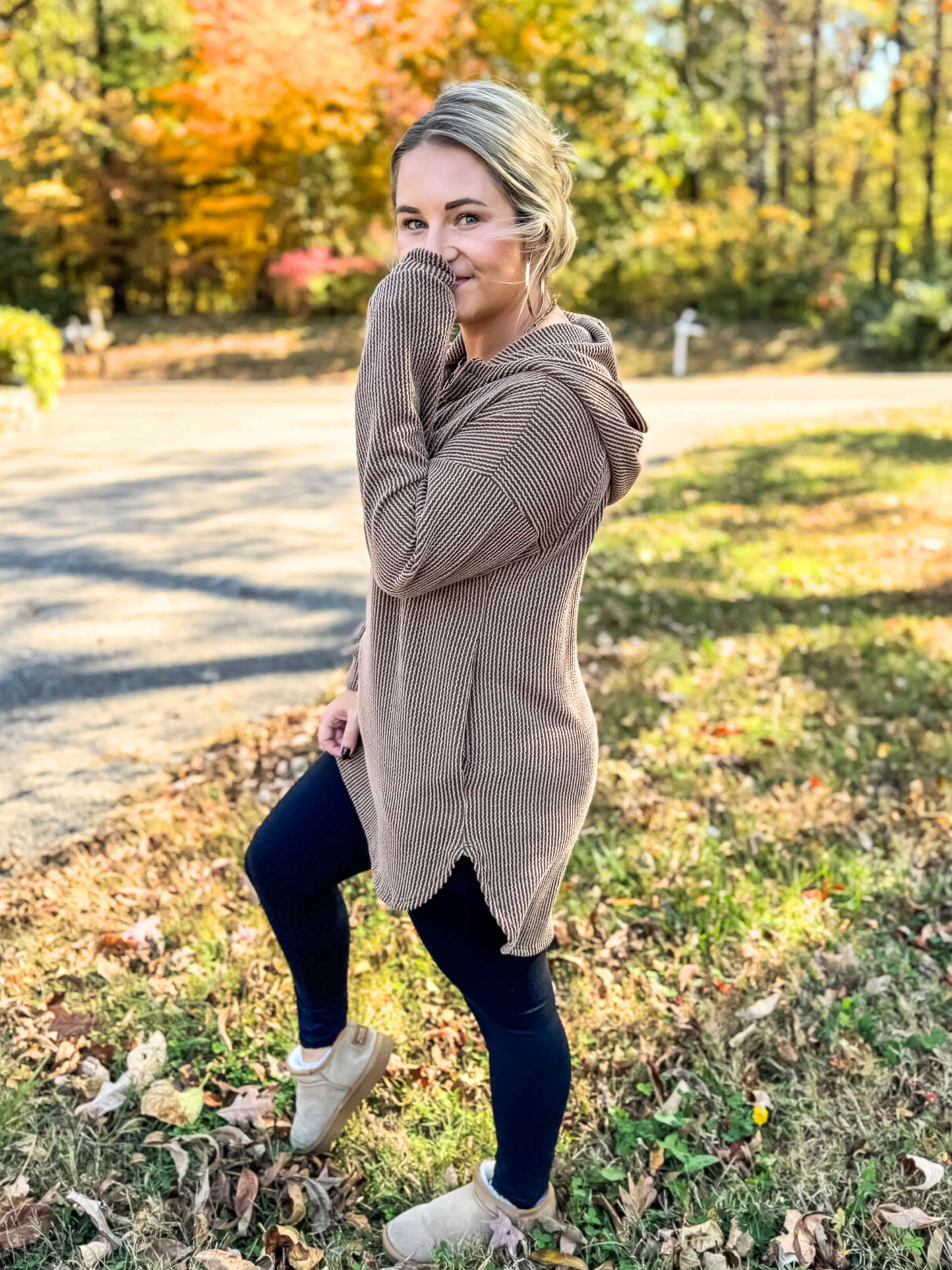 SOUTHERN CHILL HALF ZIP HOODED TOP