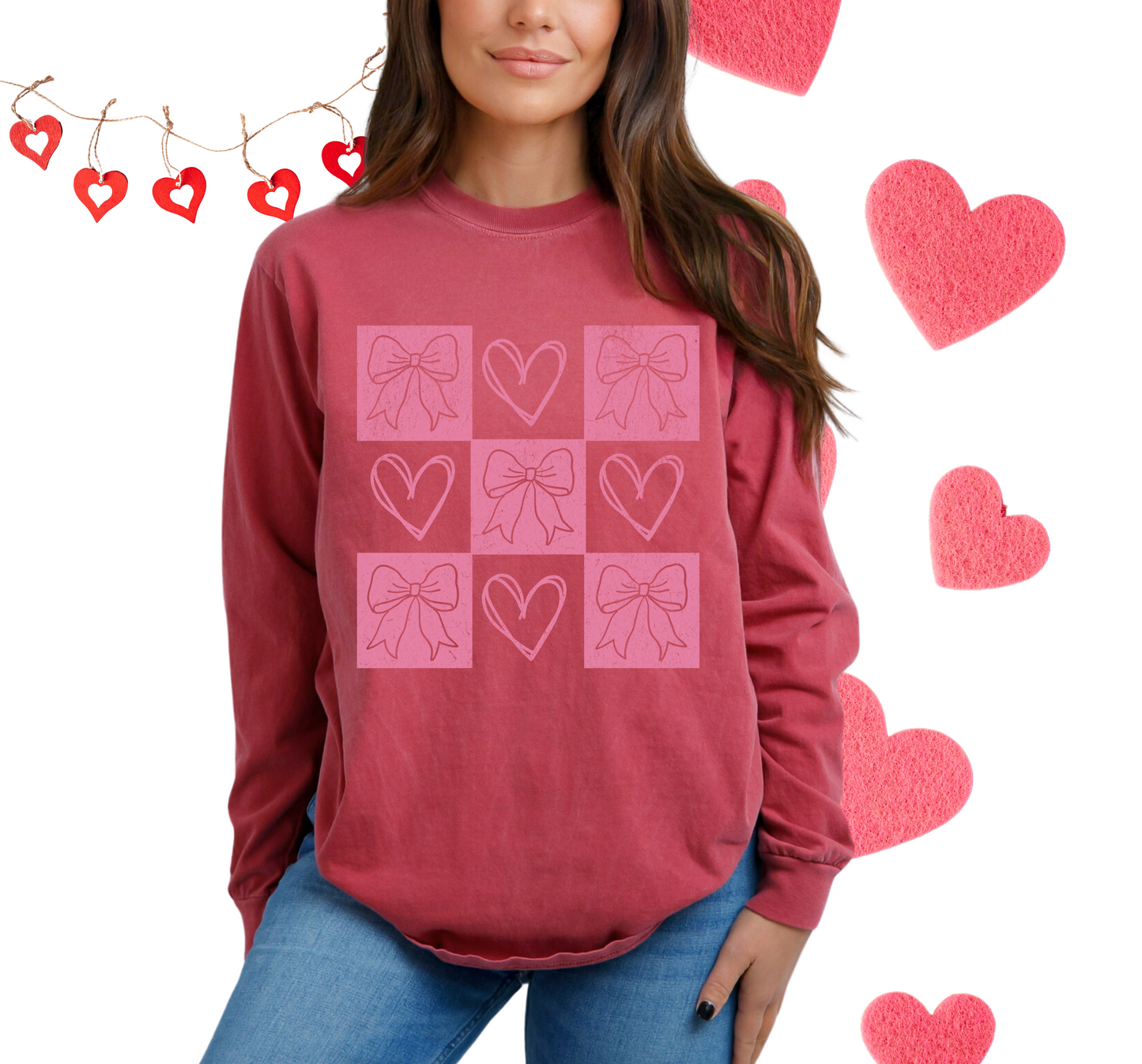 CHECKERED BOWS & HEARTS CREW/TEE