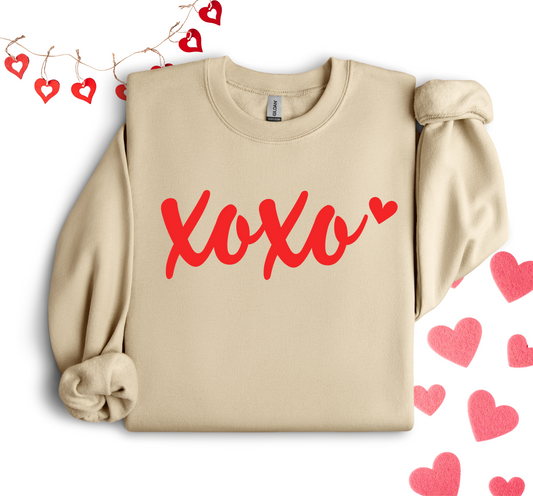 RED MINIMALIST XOXO CREW/TEE